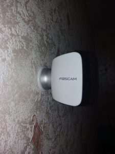 caméra IP Foscam E1 install2 e1532546631696 225x300 - Test de la caméra IP Foscam E1 sans fils