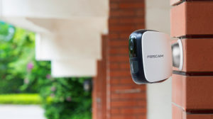 camera ip sans fil foscam e1 4 300x168 - Présentation de la caméra IP sans fil Foscam E1