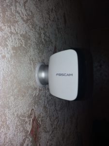 Test de la caméra IP Foscam E1 sans fils caméra IP Foscam E1 install2 e1532546631696 225x300 - Test de la caméra IP Foscam E1 sans fils